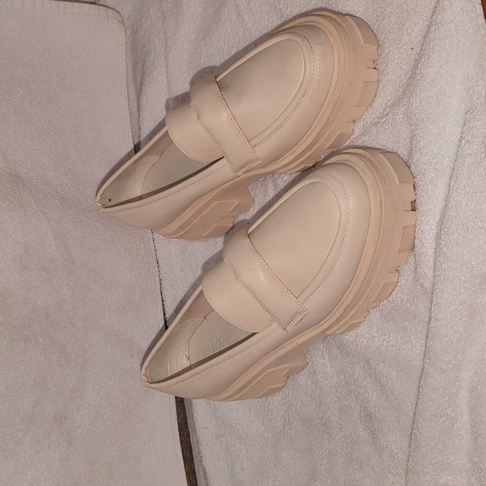 ASOS DESIGN Wide Fit Movable padded chunky loafers size 7 lightish peach